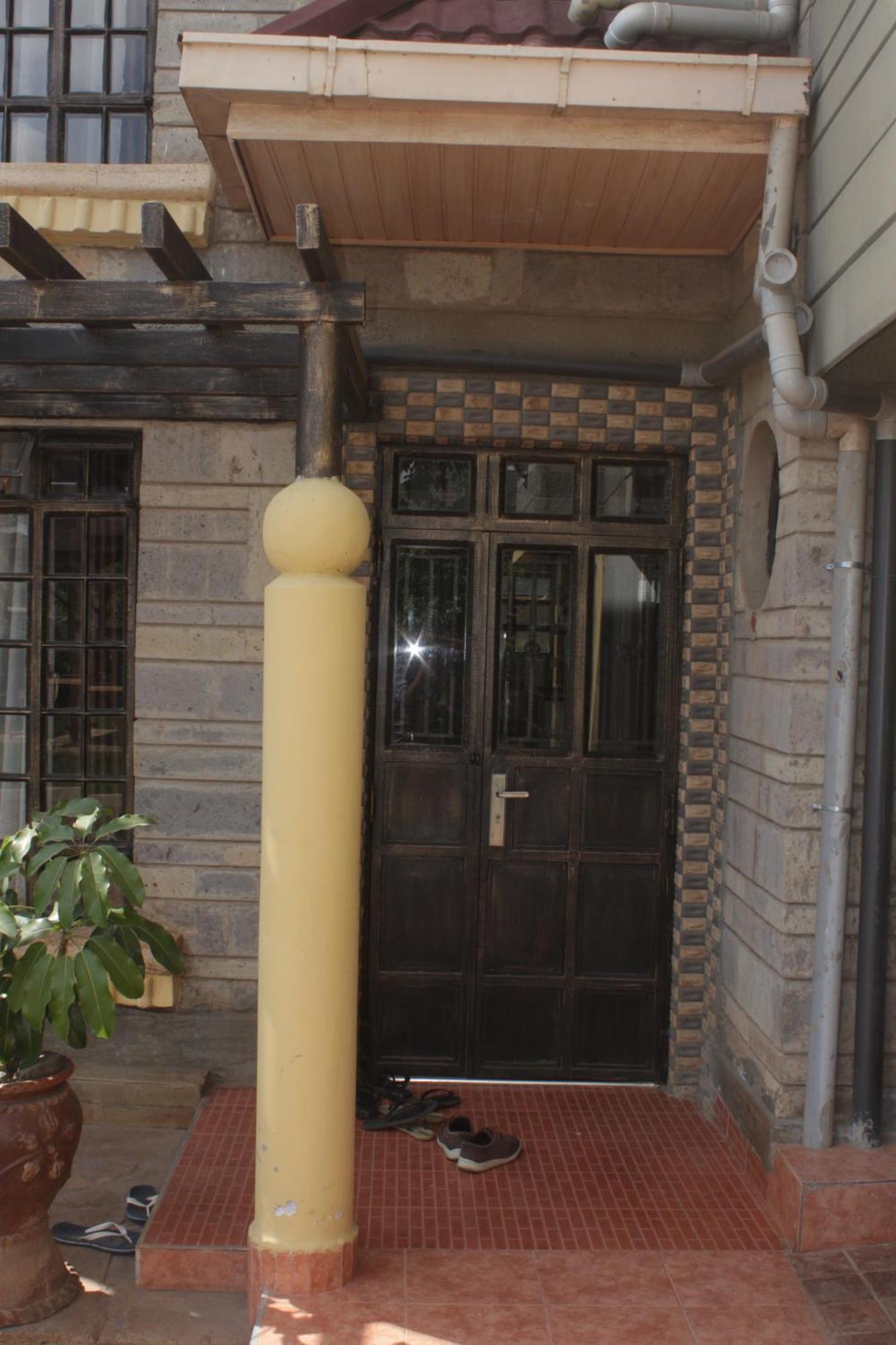 Eshborns House - Near Jkia Bed & Breakfast Syokimau Екстериор снимка